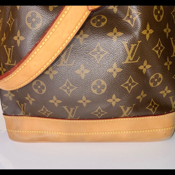 ❌❌SOLD❌❌ Louis Vuitton monogrammed Noe Bucket tote - Picture 4 of 10